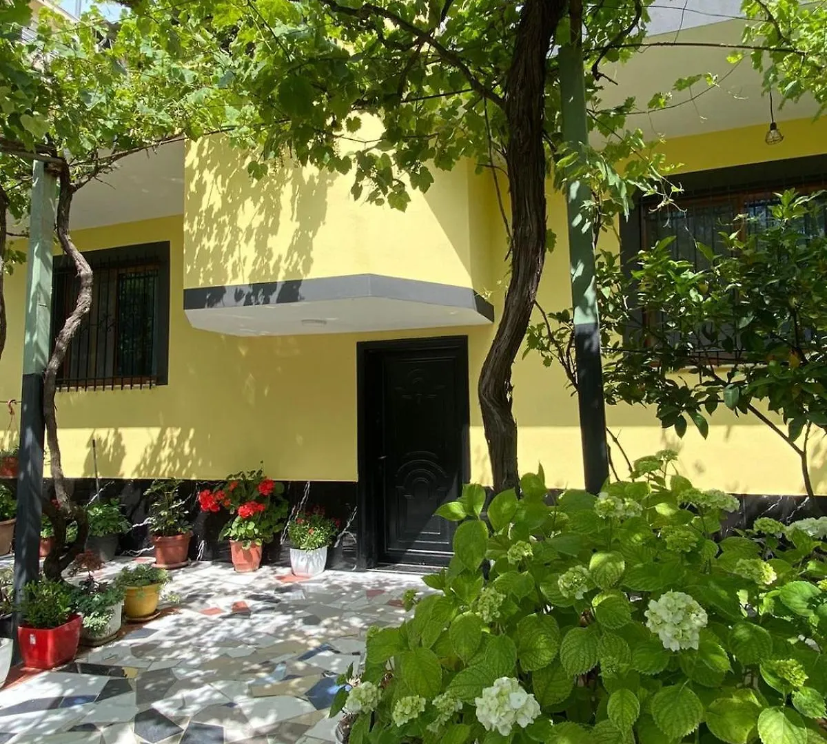 H&A Guest House Голем