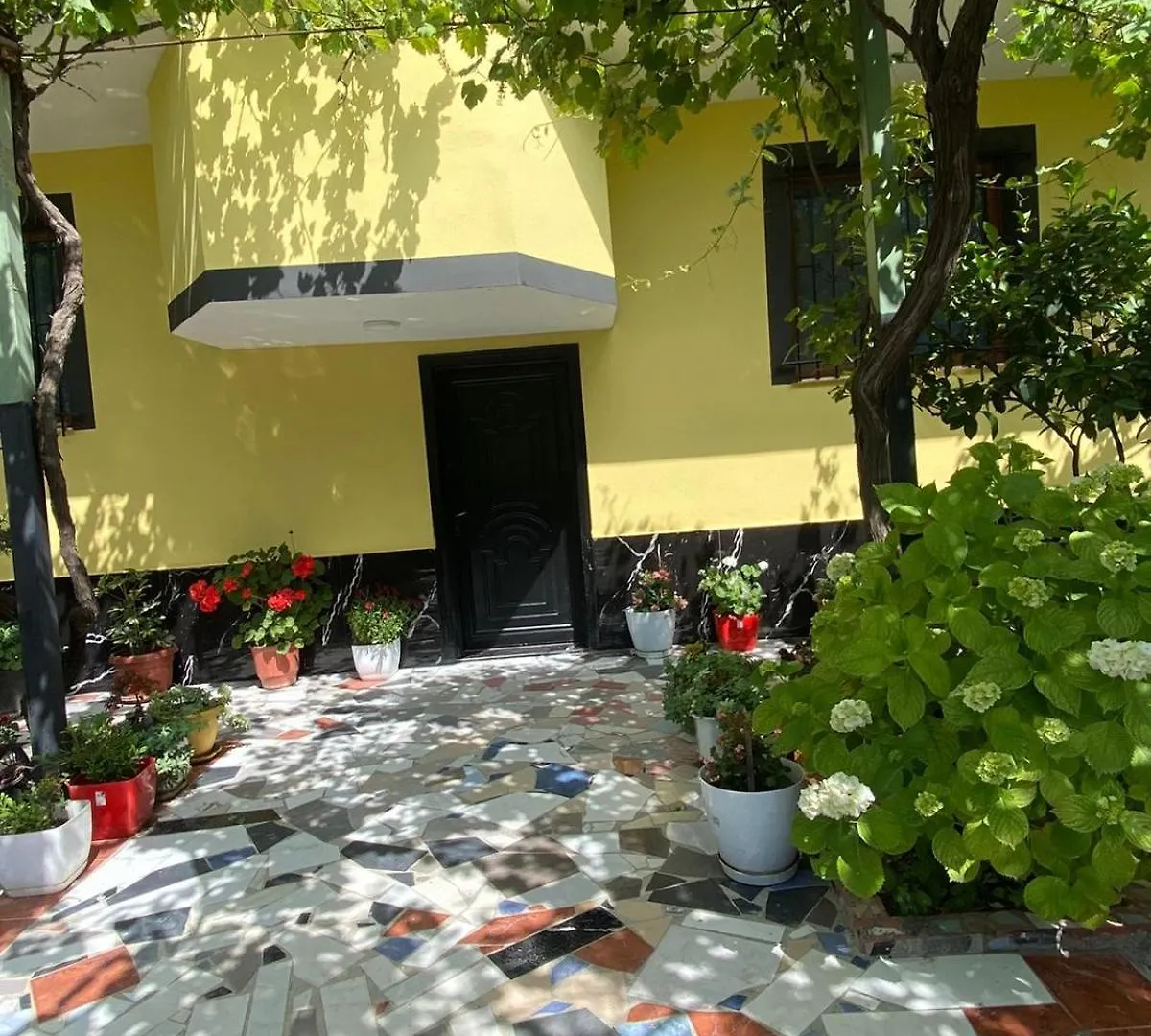 H&A Guest House Голем